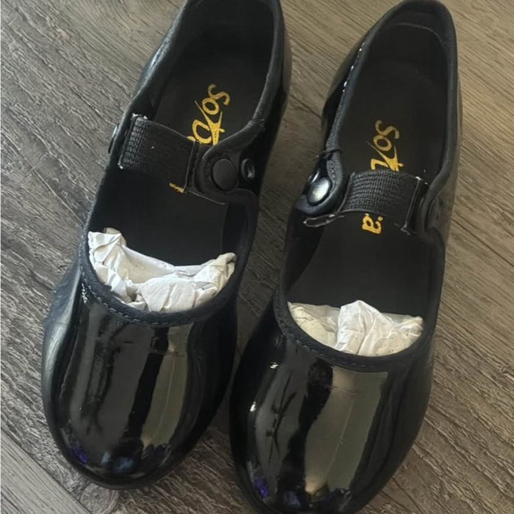 Girls black tap shoes size 11